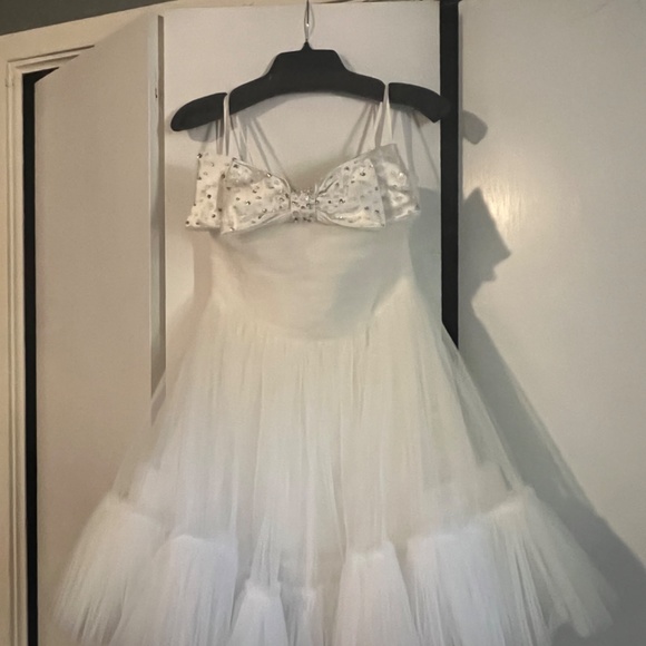 Untamed Petals Genevieve Bow Mini Dress - Picture 4 of 7